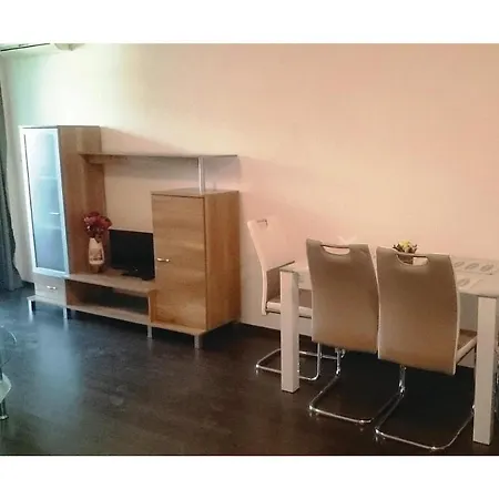 Two-bedroom In Apartmán